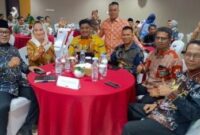 Bupati Natuna Cen Sui Lan berfoto bersama Wali Kota dan Bupati se-Kepulauan Riau. Foto: INIKEPRI.COM