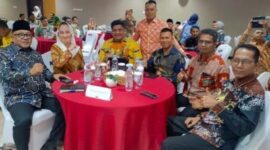 Bupati Natuna Cen Sui Lan berfoto bersama Wali Kota dan Bupati se-Kepulauan Riau. Foto: INIKEPRI.COM