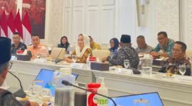 Dengan sorot mata yang menyimpan harapan, Cen Sui Lan duduk tenang di ruang kebijakan — membawa napas dari pulau-pulau sunyi yang mendamba jembatan dan jalan, agar Indonesia terasa utuh sampai ke ujung. Foto: INIKEPRI.COM