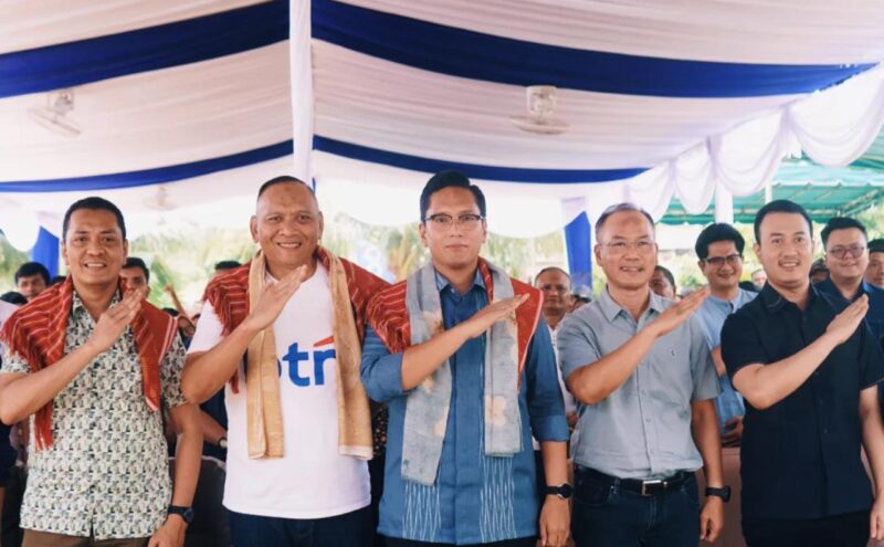 Wali Kota Medan Rico Tri Putra Bayu Waas, Komisaris Independen PT Bank Tabungan Negara (BTN) Tbk, Pietra Machreza Paloh, bersama jajaran direksi BTN di peringatan Hari Bumi Sedunia. Foto: Instagram @ricowaas