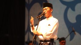 Kepala BP Batam, Amsakar Achmad, menghadiri pembukaan kegiatan Kenduri Seni Melayu (KSM) ke-26 yang berlangsung di kawasan Harbour Bay, Kota Batam, Sabtu (17/5/2025). Foto: INIKEPRI.COM/BP Batam 