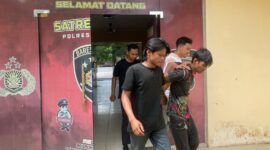 Seorang pria berinisial F (43) ditangkap Satuan Reserse Kriminal (Satreskrim) Polres Bintan, Kepulauan Riau, karena diduga melakukan kekerasan seksual terhadap seorang perempuan berinisial A (25) dengan modus pengobatan spiritual. Foto: INIKEPRI.COM