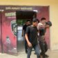 Seorang pria berinisial F (43) ditangkap Satuan Reserse Kriminal (Satreskrim) Polres Bintan, Kepulauan Riau, karena diduga melakukan kekerasan seksual terhadap seorang perempuan berinisial A (25) dengan modus pengobatan spiritual. Foto: INIKEPRI.COM