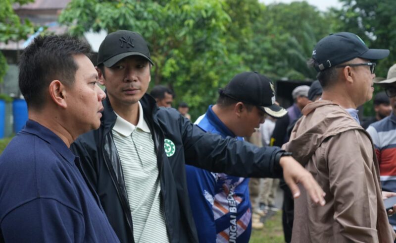 Anggota Bidang Infrastruktur BP Batam, Mouris Limanto mempunyai komitmen tinggi untuk menjadikan pengendalian banjir dan longsor sebagai program prioritasnya. Komitmen tersebut, ditunjukkan Mouris dengan melakukan peninjauan selama 18 hari diseluruh Kecamatan di Kota Batam. Foto: INIKEPRI.COM/BP Batam 