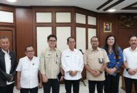 Kepala BP Batam, Amsakar Achmad, menerima kunjungan kerja Tenaga Ahli Utama (Deputi IV) Kantor Staf Presiden Republik Indonesia Bidang Infrastruktur dan Pengembangan Wilayah, Prof. Resdiansyah, Selasa (20/5/2025). Foto: INIKEPRI.COM/BP Batam 