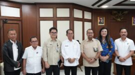 Kepala BP Batam, Amsakar Achmad, menerima kunjungan kerja Tenaga Ahli Utama (Deputi IV) Kantor Staf Presiden Republik Indonesia Bidang Infrastruktur dan Pengembangan Wilayah, Prof. Resdiansyah, Selasa (20/5/2025). Foto: INIKEPRI.COM/BP Batam 