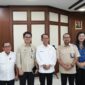 Kepala BP Batam, Amsakar Achmad, menerima kunjungan kerja Tenaga Ahli Utama (Deputi IV) Kantor Staf Presiden Republik Indonesia Bidang Infrastruktur dan Pengembangan Wilayah, Prof. Resdiansyah, Selasa (20/5/2025). Foto: INIKEPRI.COM/BP Batam 