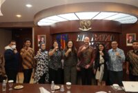 Plt. Kabiro Humas, Promosi dan Protokol yang juga merupakan Anggota/Deputi Bidang Pelayanan Umum Ariastuty Sirait menerima kunjungan dari Delegasi Kedutaan Besar Inggris yang dipimpin oleh Mr. Niall Ahern Country Director for Business, Trade and Investment. Foto: INIKEPRI.COM/BP Batam 