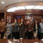 Plt. Kabiro Humas, Promosi dan Protokol yang juga merupakan Anggota/Deputi Bidang Pelayanan Umum Ariastuty Sirait menerima kunjungan dari Delegasi Kedutaan Besar Inggris yang dipimpin oleh Mr. Niall Ahern Country Director for Business, Trade and Investment. Foto: INIKEPRI.COM/BP Batam 