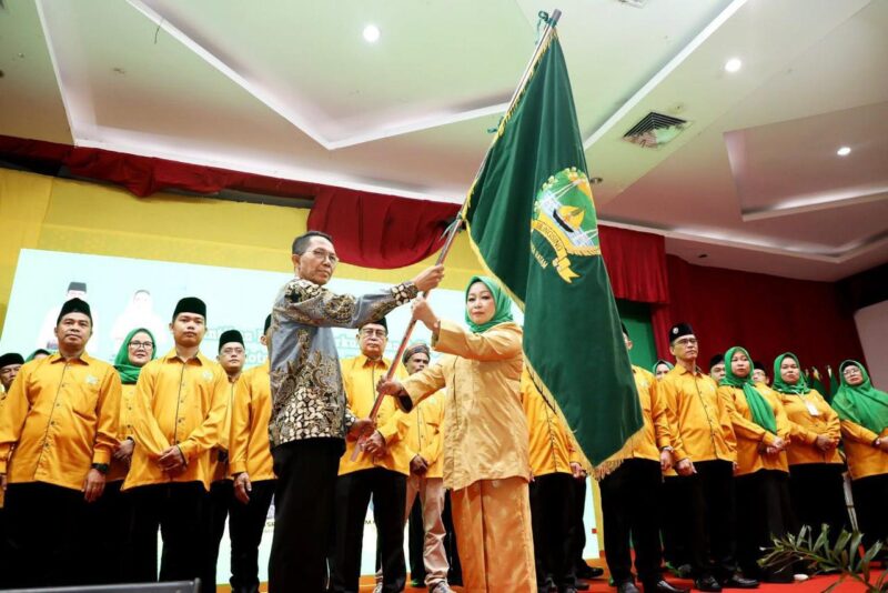 Wali Kota Batam, Amsakar Achmad, resmi melantik Pengurus Persatuan Senayang, Lingga, Singkep (Selingsing) Kota Batam dan Kecamatan periode 2025–2030 di Golden Prawn Bengkong, Minggu (25/5/2025). Foto: INIKEPRI.COM/Media Center Batam