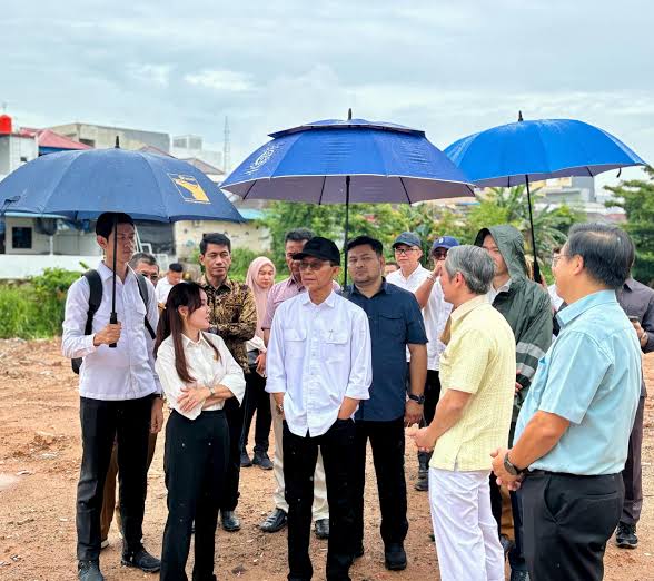 Amsakar Achmad dan Li Claudia Chandra. Foto: INIKEPRI.COM