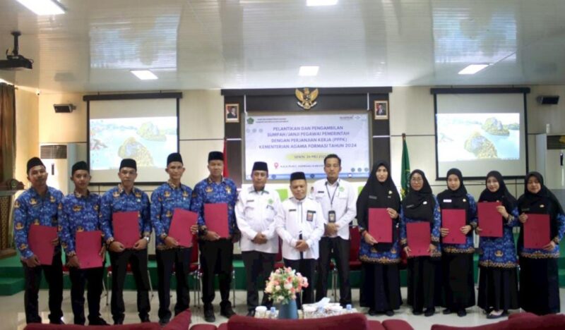 Sebanyak 11 Pegawai Pemerintah dengan Perjanjian Kerja (PPPK) Kementerian Agama (Kemenag) Kabupaten Kepulauan Anambas resmi dilantik pada Senin (26/5/2025) di Aula Pusat Layanan Haji dan Umrah Terpadu (PLHUT) Kemenag Anambas. Foto: INIKEPRI.COM