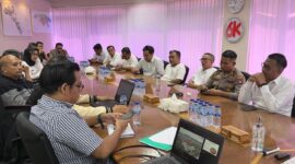 Anggota Komisi I DPRD Batam, Anwar Anas, menghadiri pertemuan dengan pihak Batamindo pada Rabu (28/5/2025), membawa aspirasi warga Sei Beduk. Ia menuntut rekrutmen tenaga kerja yang transparan dan berpihak pada warga lokal, serta penyaluran CSR yang berdampak langsung. Foto: INIKEPRI.COM