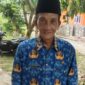 Arfandi, Penyuluh Agama Islam Non-PNS asal Kecamatan Midai, Kabupaten Natuna, yang resmi diangkat sebagai Pegawai Pemerintah dengan Perjanjian Kerja (PPPK) di usia 55 tahun. Pengangkatan ini menjadi simbol penghargaan atas pengabdian tulusnya selama puluhan tahun di pelosok-pelosok Natuna. Foto: INIKEPRI.COM
