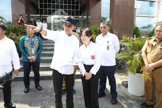 Amsakar Achmad dan Li Claudia Chandra. Foto: INIKEPRI.COM