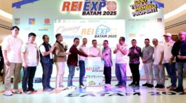 Wali Kota Batam Amsakar Achmad secara resmi membuka REI Expo Batam 2025, Kamis (29/5/2025), di Exhibition Hall Grand Batam Mall. Foto: INIKEPRI.COM