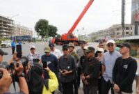 Amsakar Achmad didampingi Ketua Tim Penertiban Reklame Kota Batam yang juga Sekda Kota Batam, Jefridin, M.Pd. Serta sejumlah pimpinan Organisasi Perangkat Daerah (OPD) terkait, di antaranya Kepala DPMPTSP Reza Khadafi, Kepala Dinas Perhubungan Salim, Kepala DCKTR Azril Apriansyah, Kasatpol PP Imam Tohari, serta Kepala Bapenda Raja Azmansyah. Foto: INIKEPRI.COM