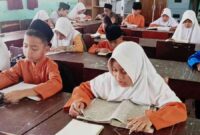 Dalam rangka mendukung visi, misi, dan program 100 hari kerja Wali Kota Lis Darmansyah dan Wakil Wali Kota Raja Ariza, Dinas Pendidikan Kota Tanjungpinang menerbitkan surat edaran yang mengatur pembiasaan ibadah sebelum kegiatan belajar mengajar di seluruh jenjang pendidikan. Foto: INIKEPRI.COM