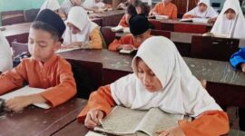 Dalam rangka mendukung visi, misi, dan program 100 hari kerja Wali Kota Lis Darmansyah dan Wakil Wali Kota Raja Ariza, Dinas Pendidikan Kota Tanjungpinang menerbitkan surat edaran yang mengatur pembiasaan ibadah sebelum kegiatan belajar mengajar di seluruh jenjang pendidikan. Foto: INIKEPRI.COM