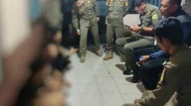 Empat pelajar diamankan Satuan Polisi Pamong Praja (Satpol PP) Kota Tanjungpinang setelah diduga hendak melakukan aksi tawuran di kawasan permukiman Jalan Serai, RT 05 RW 11, Kelurahan Sungai Jang, Kecamatan Bukit Bestari, Sabtu (17/5) malam. Foto: INIKEPRI.COM