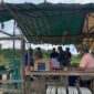 - Dalam rangka memperingati Hari Buruh Internasional yang jatuh pada tanggal 1 Mei 2025, Brigpol Sukoy De Komar, selaku Bhabinkamtibmas Desa Lanjut bersama Kepala Desa Abu Samah dan Babinsa Peltu Maksudi, menggelar kegiatan pemeliharaan keamanan dan ketertiban masyarakat (Harkamtibmas) di wilayah Desa Lanjut, Kecamatan Singkep Pesisir, Kabupaten Lingga, Kamis (1/5/2025). Foto: INIKEPRI.COM