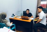 Kasus dugaan investasi bodong yang melibatkan mantan karyawan BNI Life Cabang Dabo Singkep, Kabupaten Lingga, Kepulauan Riau, Kepolisian Resor (Polres) Lingga menetapkan SR sebagai tersangka, Rabu (7/5/2025). Foto: INIKEPRI.COM