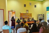 kegiatan “Curhat Kamtibmas” bersama warga di kantor desa Nerekeh, Kecamatan Lingga, Jumat (16/5/2025). Foto: INIKEPRI.COM