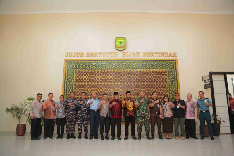 rapat Koordinasi Forum Komunikasi Pimpinan Daerah (Forkopimda) 2025 di ruang rapat Engku Putri Raja Hamidah, kantor Wali Kota, Kamis (22/5). Foto: INIKEPRI.COM/tanjungpinangkota.go.id