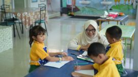 Kementerian Pendidikan Dasar dan Menengah (Kemendikdasmen) melalui Direktorat Jenderal Guru, Tenaga Kependidikan, dan Pendidikan Guru (GTKPG) kembali melanjutkan komitmen transformasi mutu pendidikan dengan membuka Seleksi Administrasi Program Pendidikan Profesi Guru (PPG) bagi Guru Tertentu Tahun 2025. Foto: Istimewa 