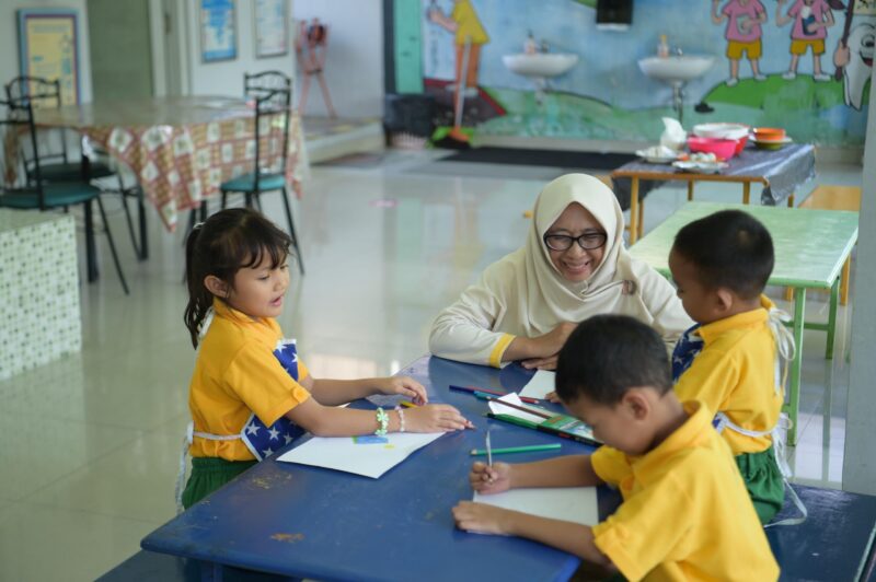 Kementerian Pendidikan Dasar dan Menengah (Kemendikdasmen) melalui Direktorat Jenderal Guru, Tenaga Kependidikan, dan Pendidikan Guru (GTKPG) kembali melanjutkan komitmen transformasi mutu pendidikan dengan membuka Seleksi Administrasi Program Pendidikan Profesi Guru (PPG) bagi Guru Tertentu Tahun 2025. Foto: Istimewa 