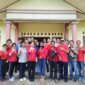 Panitia Sannipata (Dharmasanti) Waisak Se-Kabupaten Lingga menyalurkan sebanyak 100 paket sembako kepada warga sekitar Desa Jagoh sebagai wujud nyata berbagi kasih dan berkah Tri Suci Waisak. Foto: INIKEPRI.COM