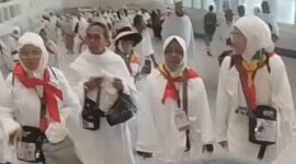 Sekitar pukul 09.30 WAS, jemaah haji Kabupaten Karimun 1446H/2025M yang tergabung dalam Kloter 01 BTH kembali menunaikan ibadah Umrah Sunnah di Masjidil Haram. Foto: INIKEPRI.COM