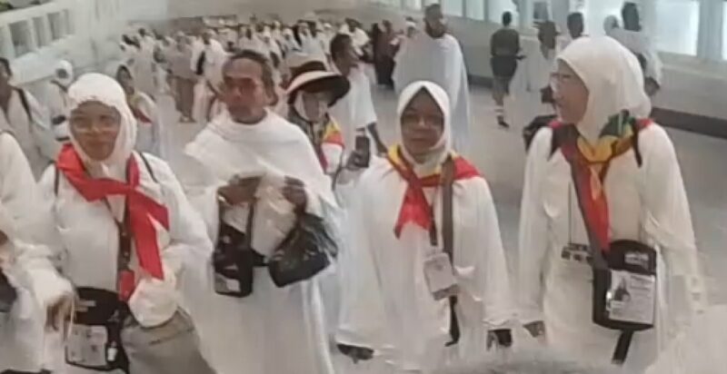 Sekitar pukul 09.30 WAS, jemaah haji Kabupaten Karimun 1446H/2025M yang tergabung dalam Kloter 01 BTH kembali menunaikan ibadah Umrah Sunnah di Masjidil Haram. Foto: INIKEPRI.COM