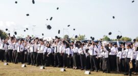 Upacara Penyerahan Surat Keputusan (SK) Pengangkatan CPNS dan PPPK Tahap 1 Formasi Tahun 2024 di Halaman Kantor Gubernur Kepri, Dompak, Tanjungpinang. Foto: INIKEPRI.COM
