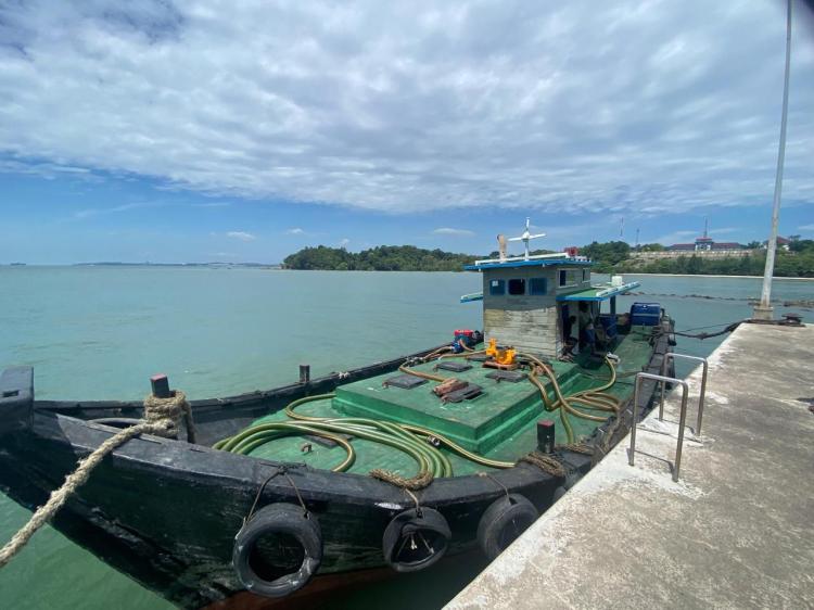 KM Meneer Diamankan TNI AL di Batam, Diduga Bawa 20 Ton Solar Ilegal. Foto: Istimewa 