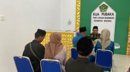 Sebanyak tiga pasang calon pengantin di Kecamatan Mantang diberikan bimbingan pernikahan. Foto: INIKEPRI.COM