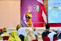 Gubernur Ansar Ahmad menyampaikan orasi 