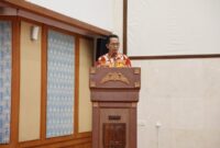 Wali Kota Batam, Amsakar Achmad, menyampaikan Rancangan Peraturan Daerah (Ranperda) tentang Rencana Pembangunan Jangka Menengah Daerah (RPJMD) Kota Batam Tahun 2025-2029 dalam rapat paripurna DPRD Kota Batam, Rabu (14/5/2025) lalu. Foto: INIKEPRI.COM