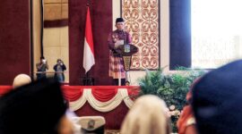 Gubernur Kepri Ansar Ahmad menyampaikan kata sambutan pada Malam Ta'ruf STQH XI tingkat Provinsi Kepri, Jumat (20/6/2025) malam. Foto: INIKEPRI.COM