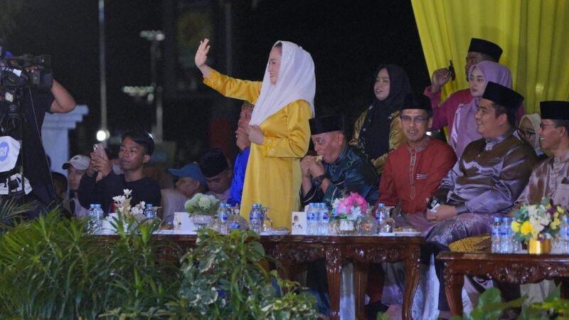 Natuna, Cen Sui Lan, hadir langsung dalam acara pembukaan Seleksi Tilawatil Qur’an dan Hadis (STQH) ke-11 Tingkat Provinsi Kepulauan Riau yang digelar di Gedung Daerah Tanjungpinang, Sabtu malam (21/6/2025). Foto: INIKEPRI.COM