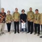 Muhammad Taqi Askari bersama Kepala Badan Penghubung Kepri Endrie Djoko Satrio (empat dari kiri) sesaat setelah dijemput di Terminal 3 Kedatangan Bandara Soekarno-Hatta. Foto: Badan Penghubung Kepri