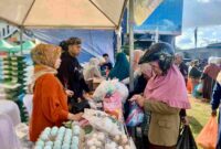 Gerakan Pangan Murah (GPM) yang digelar Dinas Pertanian, Pangan, dan Perikanan (DPPP) Kota Tanjungpinang bekerja sama dengan Bank Indonesia Perwakilan Kepri, mendapat sambutan antusias dari masyarakat. Foto: INIKEPRI.COM