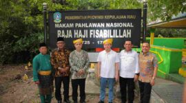 Gubernur Kepulauan Riau Ansar Ahmad dan Wali Kota Tanjungpinang Lis Darmansyah mendampingi Ketua DPD RI Sultan Bachtiar Najamudin serta Wakil Ketua DPD RI Tamsil Linrung dalam kunjungan ke Pulau Penyengat, Minggu, 8 Juni 2025. Foto: INIKEPRI.COM