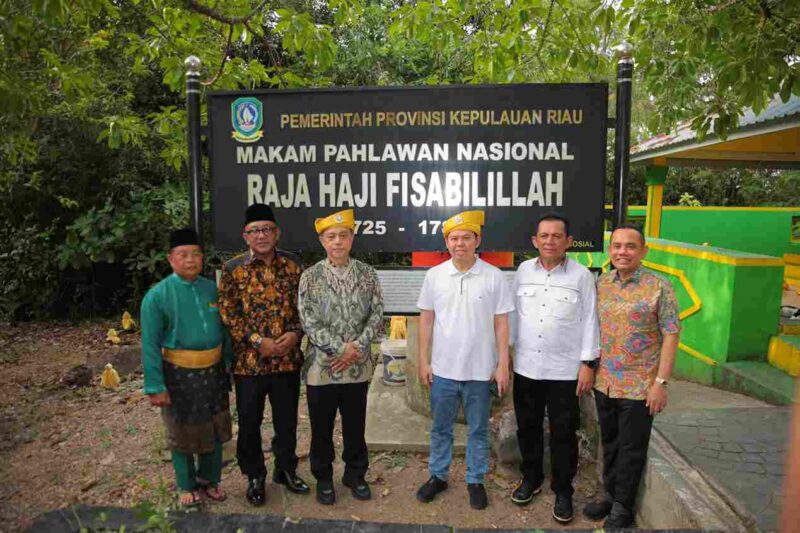 Gubernur Kepulauan Riau Ansar Ahmad dan Wali Kota Tanjungpinang Lis Darmansyah mendampingi Ketua DPD RI Sultan Bachtiar Najamudin serta Wakil Ketua DPD RI Tamsil Linrung dalam kunjungan ke Pulau Penyengat, Minggu, 8 Juni 2025. Foto: INIKEPRI.COM