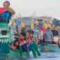 Lomba Perahu Naga (Dragon Boat) dalam rangka ritual Sembahyang Keselamatan Laut yang berlangsung di perairan Pelantar III, Sabtu (7/6/2025). Foto: INIKEPRI.COM