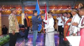 Wali Kota Batam Amsakar Achmad hadir di pelantikan IKU Batam. Foto: INIKEPRI.COM
