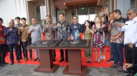 Wali Kota Batam, Amsakar Achmad bersama Wakil Wali Kota Batam, Li Claudia Chandra menghadiri seremoni pembukaan Hotel The Westin Nirup Island di Pulau Nirup, Kecamatan Belakang Padang, Selasa (3/6/2025). Foto:INIKEPRI.COM