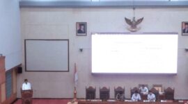 Wali Kota Batam, Amsakar Achmad, menyampaikan tanggapan atas pandangan fraksi-fraksi DPRD terkait Rancangan Perda tentang Pertanggungjawaban Pelaksanaan APBD Tahun 2024. Tanggapan ini disampaikan dalam Rapat Paripurna DPRD Batam, Rabu (4/6/2025). Foto: INIKEPRI.COM
