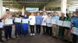 Wali Kota Batam Amsakar Achmad bersama jajaran BAZNAS di kandang Berkah. Foto: INIKEPRI.COM