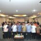 Wali Kota Batam, Amsakar Achmad, secara resmi membuka kegiatan Training Center (TC) bagi para kafilah yang akan bertanding, Sabtu (14/6/2025), di Wisma PIH Batam Center. Foto: INIKEPRI.COM